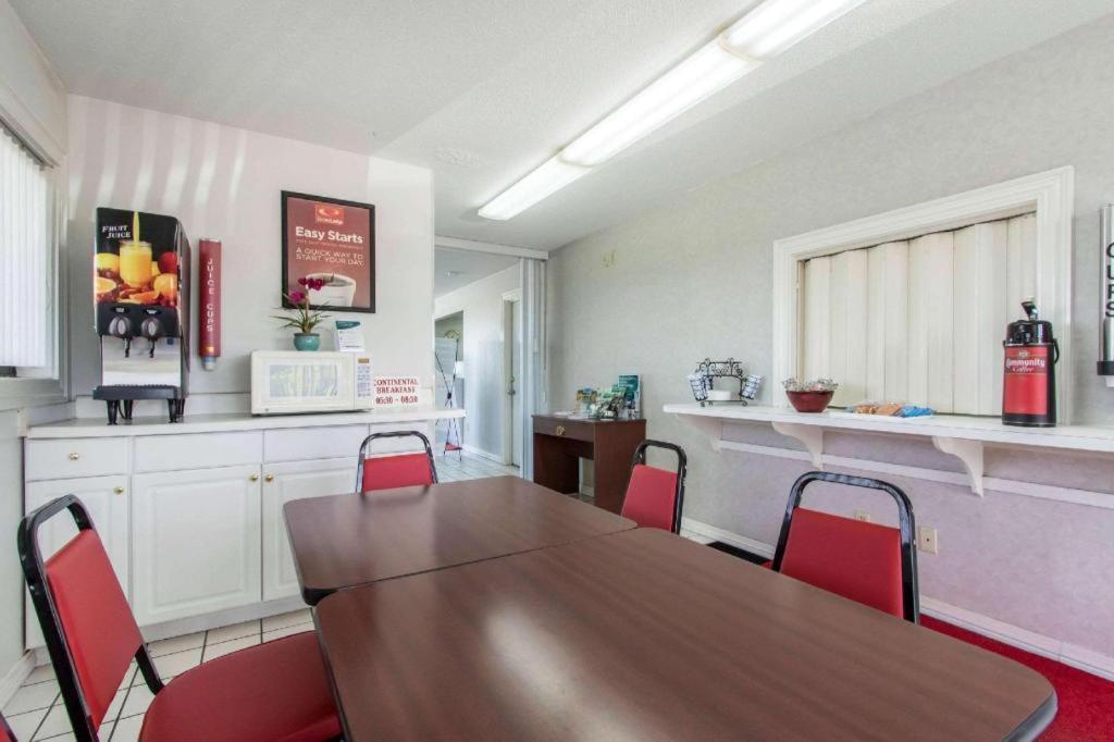Econo Lodge Crestview Eksteriør bilde